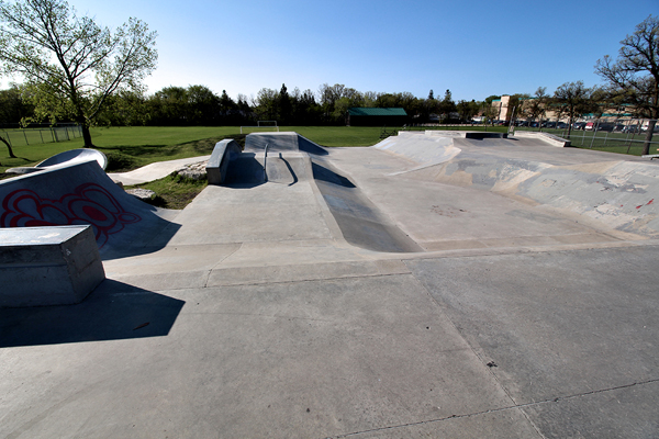 Fort Garry Skatepark * Winnipeg MB | Skateparktour.ca